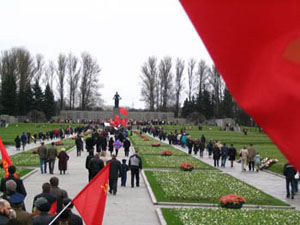Комсомольцы почтили память погибших героев